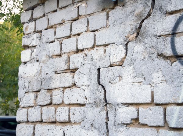 Cracked Brick Wall Repair in Williamsburg